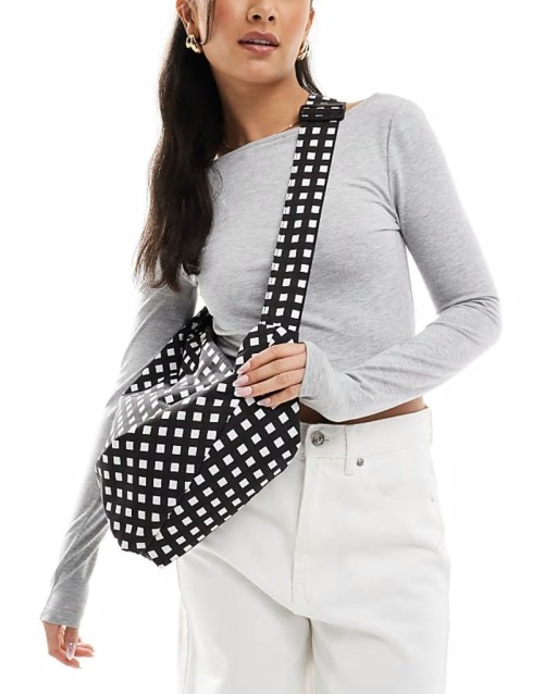 XL bumbag in black and white print