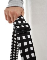 XL bumbag in black and white print