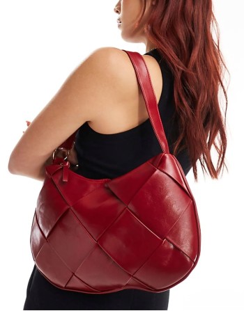woven shoulder bag in burgundy