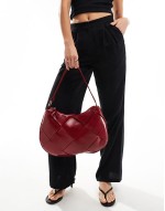 woven shoulder bag in burgundy