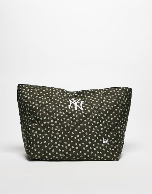 NY Yankees logo padded tote bag in black floral print