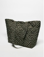 NY Yankees logo padded tote bag in black floral print